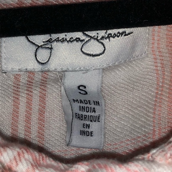 ⭐️Distressed Pink Cropped Flannel⭐️ - Picture 3 of 3